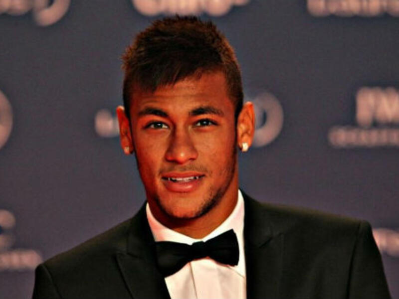 اللاعب البرازيلي "نيمار" – 101 مليون متابع – 600 ألف دولار أمريكي عن كل منشور دعائي.