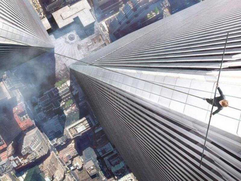وقدم المخرج أوليفر سْتون، فيلمًا بعنوان "مركز التجارة العالمي" تناول فيه تفاصيل إنقاذ شرطيين من تحت ركام مبنى المركز. واعترض كثيرون في ذلك الوقت على إخراج سْتون لهذا الفيلم مخافة أن يتطرق إلى نظريات المؤامرة حول الحادث، لكنه طمأنهم بأن الفيلم سيكون مجرد تحية لعمال الإنقاذ.