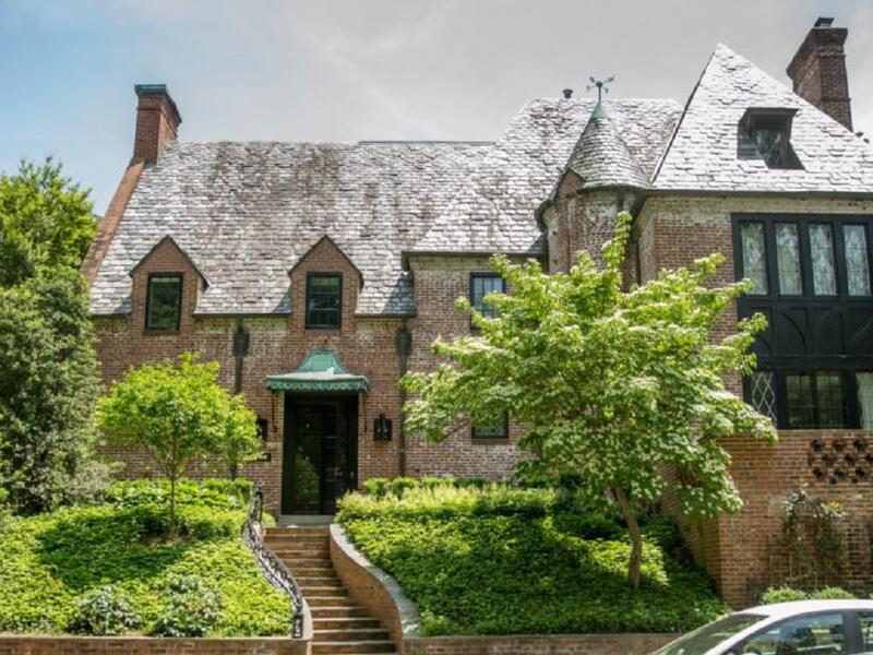 باراك أوباما: من المقرر أن ينتقل وأسرته بعد مغادرته البيت الأبيض، إلى منزل يقع في ضاحية بحي كالوراما بواشنطن العاصمة، حيث يتميز الحي بتواجد أمني مكثف، نظرًا لقربه من طريق ماساسوشتس، المعروف باسم "طريق السفارات".