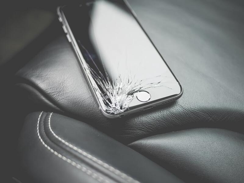 With the Samsung Galaxy S8 being covered in glass, it's not surprise that it is quite fragile. (Pexels)