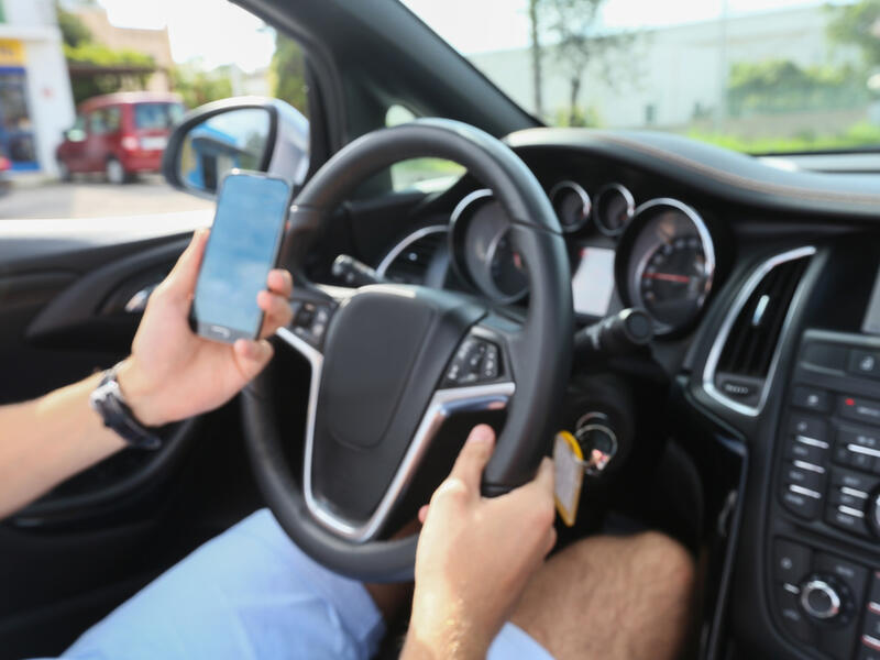 Motorists caught using their cell phones while driving in Saudi Arabia will now spend 24 hours in jail. (Shutterstock)