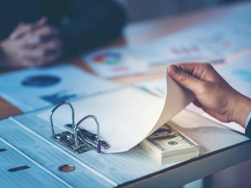 The war on corruption should not be selective. (Shutterstock)