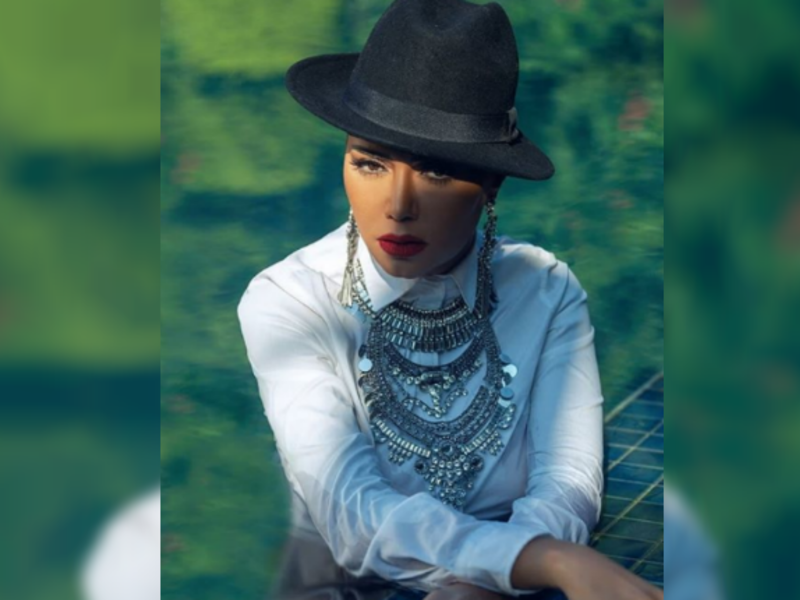 Rania did not appear wearing a swimsuit in the new photos