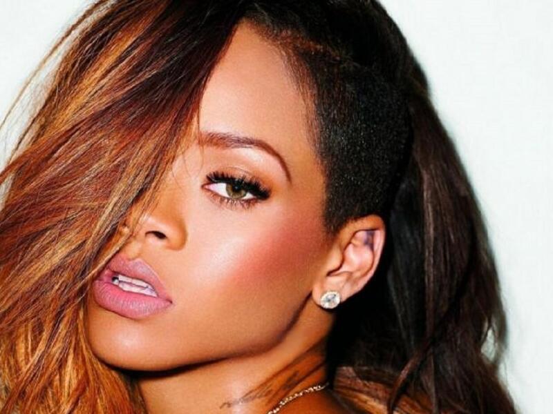 "ريهانا"
تعرضت للضرب المبرح على يد حبيبها السابق كريس براون ونشرت صورها وهي متورمة لنشر التوعية ضد العنف المنزلي.