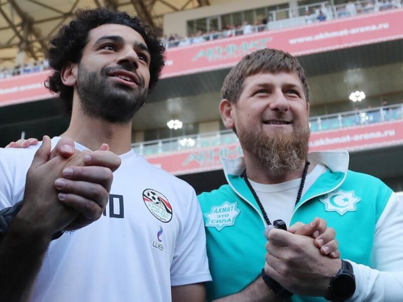 النجم المصري محمد صلاح رفقة رئيس الجمهورية الشيشاني رمضان قاديروف.