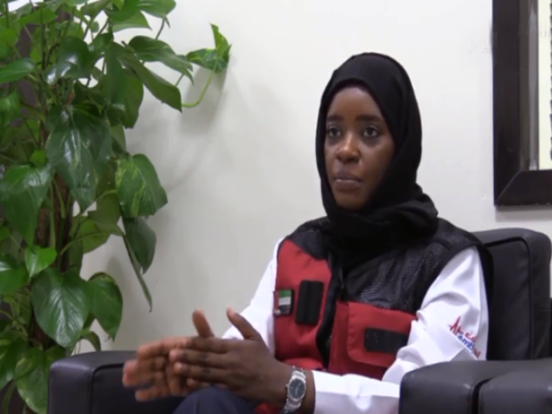 أثبتت المسعفة سميرة البلوشي الجانب الإنساني الكبير الذي تتصف به مهنة المسعف التي تقوم على مساعدة الآخرين في الحالات الطارئة والصعبة.