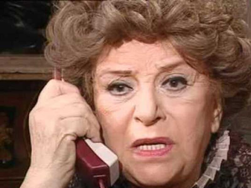 سناء جميل: جسدت دور الأم القوية وأحيانًا "المفترية"، وأبدعت، فهي الفنانة التي قررت عدم الإنجاب لتتفرغ لهوايتها في التمثيل، لم يكن الإنجاب هو التضحية الوحيدة، بل ضحت عند مغادرة أهلها بالصعيد من أجل العمل بالتمثيل دون موافقتهم.
