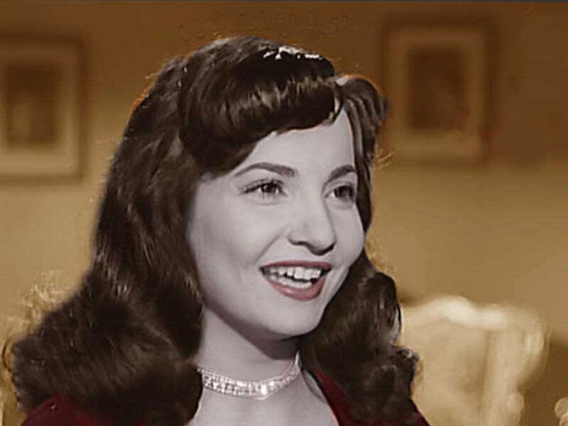 شادية: أتقنت دور الأم بمشاعر مرهفة وقوية حين جسدت مشاهد فراقها لطفلها بإبداع شديد في فلم "المرأة المجهولة"، وهي صاحبة الأغنية الشهيرة "سيد الحبايب يا ضانايا أنت" لم تنجب على الإطلاق رغم زواجها لعدة مرات.
