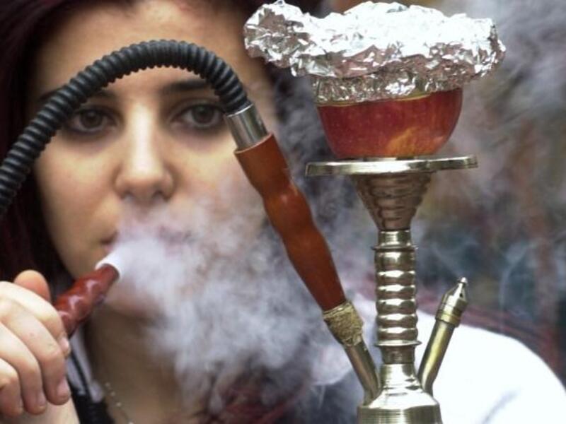 Dr. Siddiqi suggested a ban on smoking shisha in public sector buildings. (Al Bawaba/File)