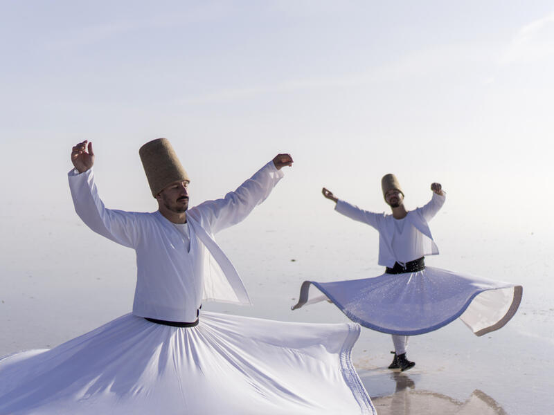 MEVLÂNA FESTIVAL (KONYA, TURKEY)
Commonly referred as the Whirling Dervish Festival, this annual event commemorates the death of 13th century saint Mevlâna, who’s more commonly known as Rumi (Shutterstock)