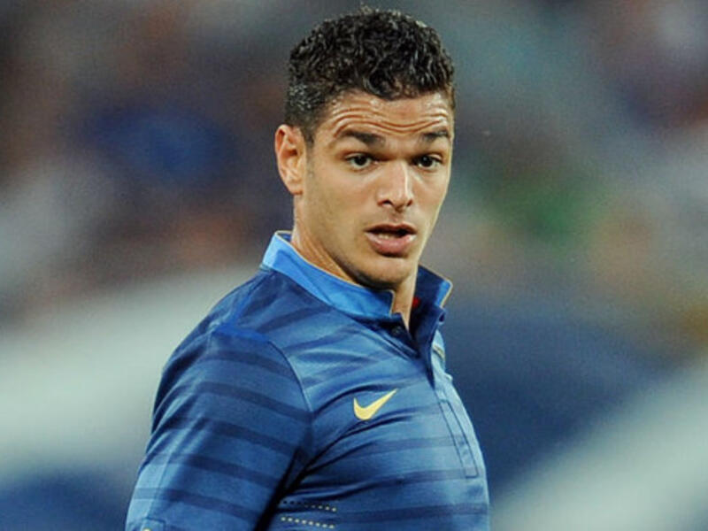 لاعب الوسط الفرنسي تونسي الأصل حاتم بن عرفة (نيس)