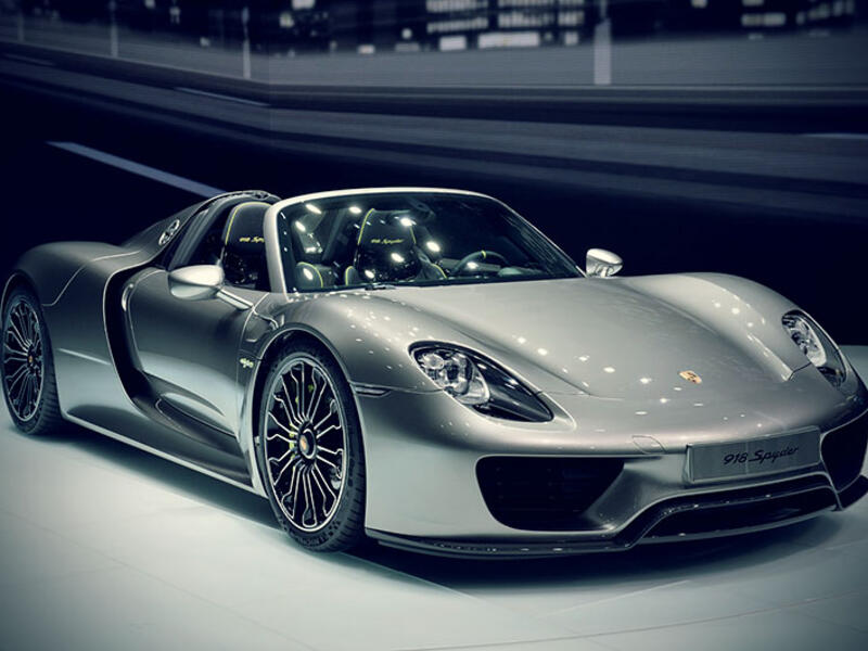 4- بورشيه 918 (2013-2015) Porsche 918