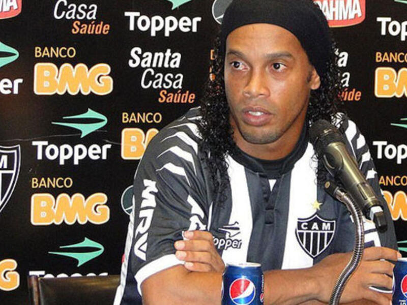 Al Shabab do Ronaldinho U-turn