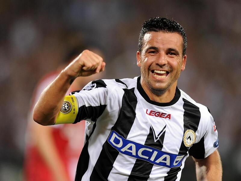 2- المهاجم الإيطالي أنتونيو دي ناتالي (أودينيزي) مواليد 1977: شارك في السيري آ للمرة الأولى حينما كان يبلغ من العمر 25 عاماً، إلا أنه بات هدافاً للبطولة مرتين متتاليتين وعمره 33 و 34 عاماً على التوالي.