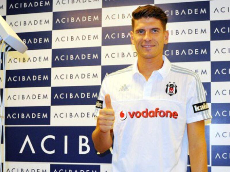 المهاجم الألماني ماريو غوميز: غادر فيورنتينا صوب بيشكتاش على سبيل الإعارة لمدة موسم مع خيار الشراء بصورة نهائية صيف العام القادم.