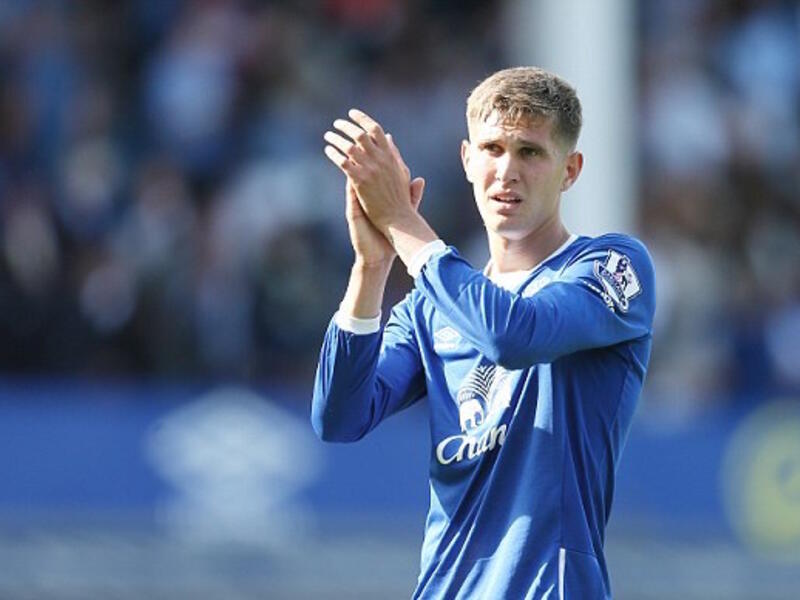 16- المدافع الإنجليزي جون ستونز (إيفرتون)