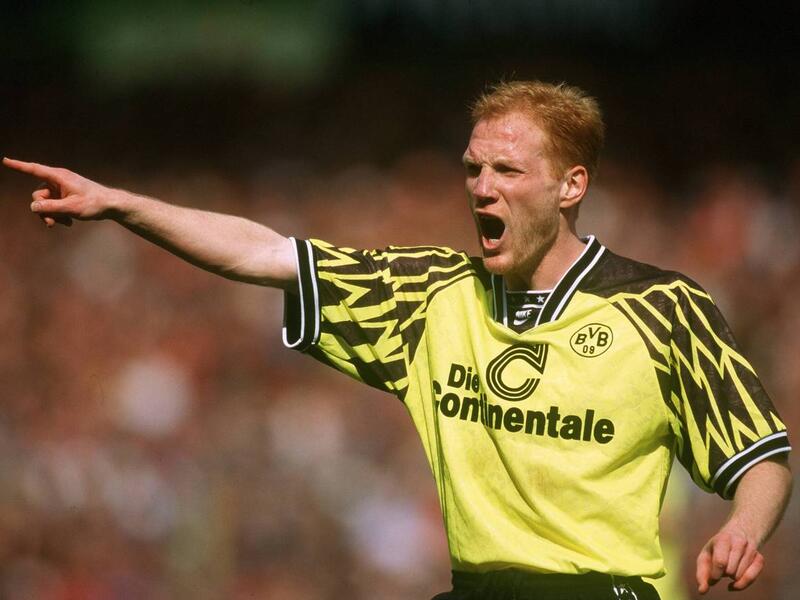 الألماني ماتياس زامر: حظي بمسيرة استثنائية رفقة دينامو دريزدن وشتوتغارت وإنتر وبوروسيا دورتموند، حوله المدرب أوتمار هيتزفيلد عام 1994 من لاعب وسط مدافع إلى ليبيرو (قشاش)، اشتهر بانطلاقته المفاجئة نحو منطقة جزاء الخصم.