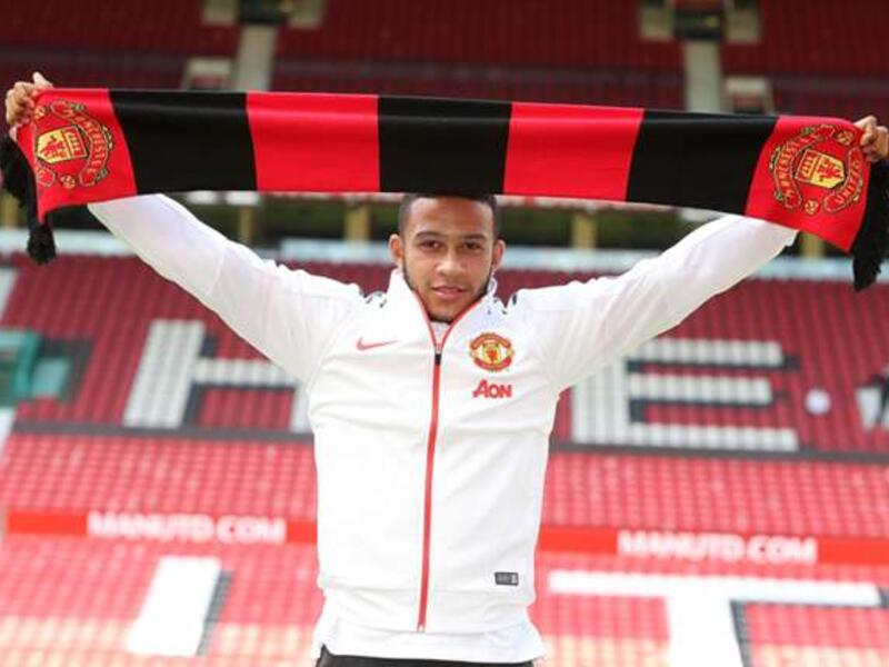 7- الجناح الهولندي ميمفيس ديباي: غادر بي إس في آيندهوفن متوجهاً نحو مانشستر يونايتد مقابل 25 مليون جنيه استرليني.