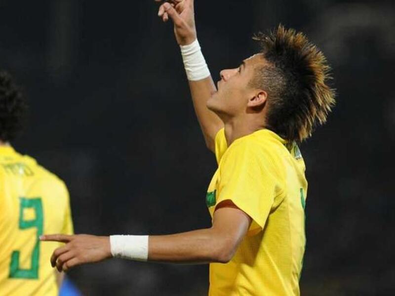 نيمار: مهاجم شاب يعد بالكثير، مهاراته الفردية جعلته يتصدر عناوين الصحف ليصبح الهدف الأول للعملاقين برشلونة وريال مدريد، قاد سانتوس للفوز بكأس ليبرتادوريس ويتوقع الكثيرون له مستقبلاً زاهراً يشتمل على انتقال لأوروبا عما قريب.