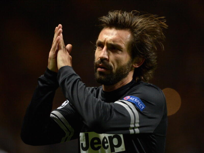 الإيطالي أندريا بيرلو: بدأ مشواره كلاعب مساند للمهاجمين (تريكوارتيستا) في بريشيا، إلا أن تواجد الأسطورة روبرتو باجيو معه في الفريق أجبره على العودة للخلف أكثر ليصبح لاعب وسط متأخر، وهو مركز شغله ببراعة لاحقاً رفقة ميلان ويوفنتوس.