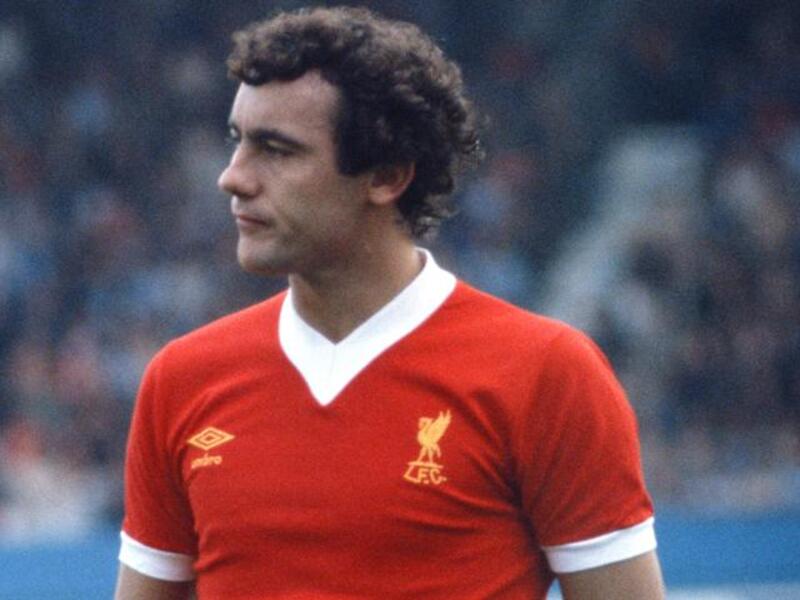 الإنجليزي راي كينيدي: أحد أساطير ليفربول وآرسنال السابقين، تألق كمهاجم مع الغانرز قبل أن يتعاقد معه الريدز لينتقل بعدها لخط الوسط، وهو دور جديد أبدع فيه كذلك نظراً لتواضعه وعمله الدؤوب.