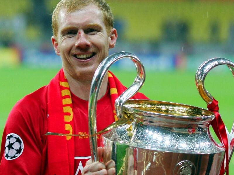 الإنجليزي بول سكولز: قد لا يعلم الكثيرون أن بداياته مع مانشستر يونايتد كانت في خط الهجوم، إلا أن انتقاله للعب في خط الوسط لم يحصل إلا عام 1997 عقب إصابة زميله حينها روي كين، ليصبح بعدها أحد أبرز لاعبي منتصف الملعب عبر التاريخ.