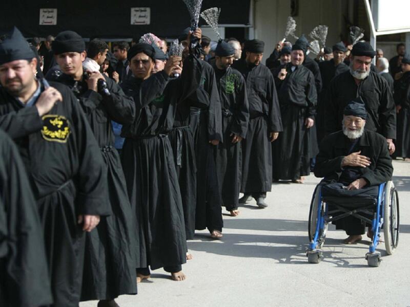 أهمية عاشوراء عند الشيعة ففيه يعبرون عن حزنهم بسبب مقتل الحسين بن علي بن أبي طالب وأهل بيته ظلما في هذا اليوم، بعد حِصَار دام ثلاثة ايام مٌنِعَ هو واهل بيته من الماء من قبل جيش يزيد ابن معاوية. 