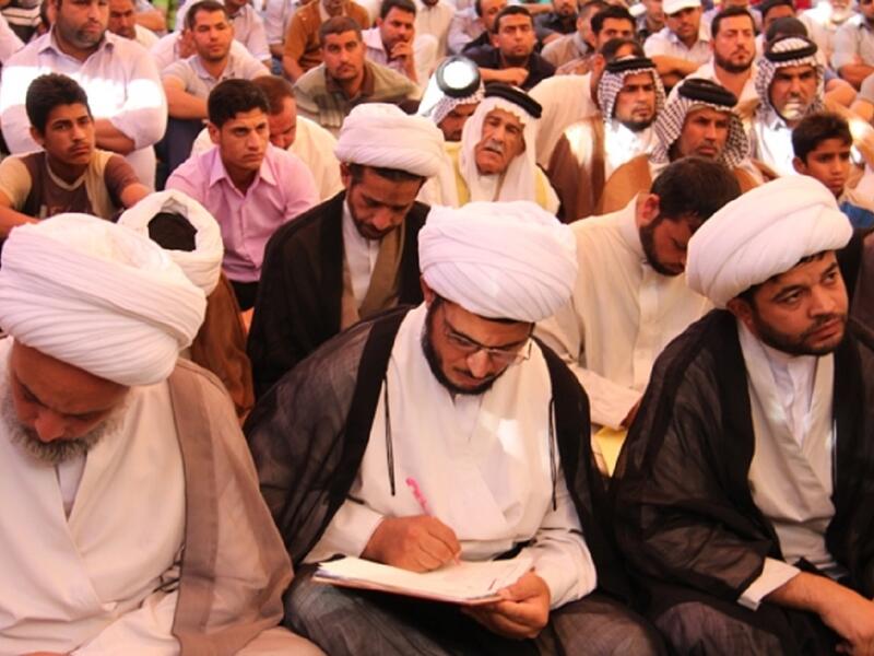 عند السنة هو يوم صوم مستحبا واختلفت الروايات في أصل صوم عاشوراء. وبعض الروايات تقول انه كان يوم صوم عند قريش في الجاهلية ولما فرض صوم رمضان أصبح اختياريا.