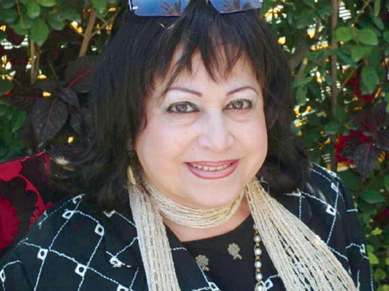 نجاح حفيظ:
رحلت الفنانة القديرة والشهيرة بشخصية "فطومة" حبيبة غوار الطوشة "دريد لحام" في مسلسل صح النوم عن عالمنا يوم 6-5-2017 بعد صراع مع المرض عن 76 عامًا.