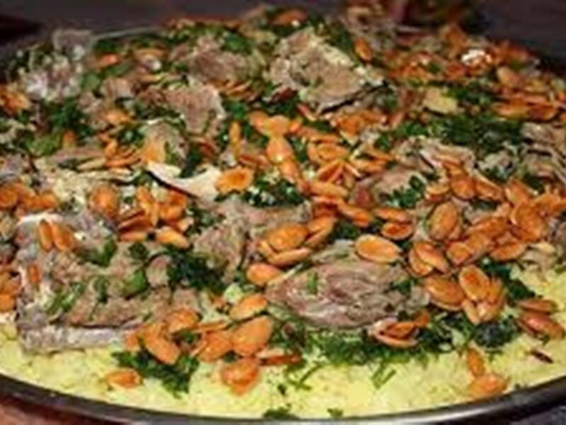 أوصت شخصية في أحد الدول الخليجية  إحدى المطاعم في العاصمة الأردنية عمان على ستة «مناسف» حيث تم تجهيزها ونقلها على الفور الى تلك الدولة في طائرة خاصة.