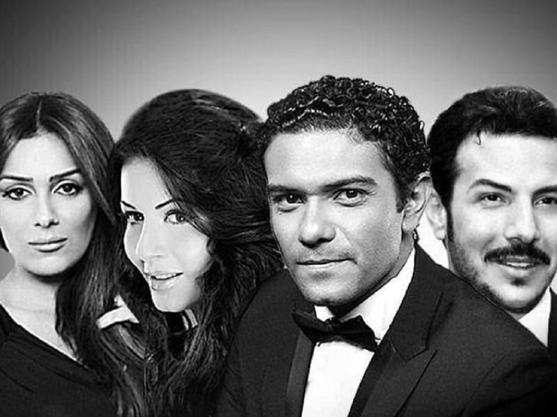 اعتمد صناع مسلسل "٣٠ يوم" الذى يقوم ببطولته الفنان آسر ياسين، على الفيلم الهوليودى القديم "Peeping Tom" من إنتاج عام ١٩٦٠، الذي يدور حول تجربة نفسية مدتها ٣٠ يومًا، لدراسة تأثير الخوف على سلوكيات البشر، وردود أفعالهم.
