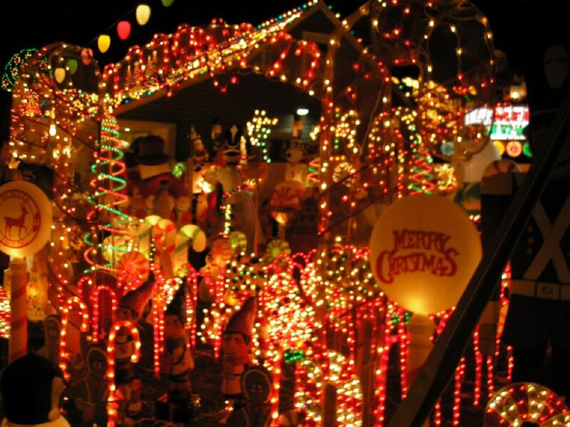 بروناي:
حظرت الاحتفالات وكل مظاهرها من التهاني، وارتداء قبعات سانتا كلوز، فمن ينظم الاحتفالات برأس السنة سواء أكان مسلمًا أم مسيحيًا يواجه عقوبة تصل إلى السجن مدة خمس سنوات.