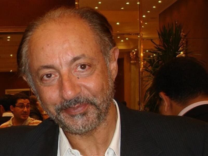 تعرّض الفنان عبد العزيز مخيون لمحاولة اغتيال من من قبل زوجته الدكتورة سحر أبو القاسم التي خانته مع شخص آخربحسب ما قاله بعد نجاته وأكد أن الحادث تم تدبيره من أمن الدولة،عقب نشاط حركة كفاية الذي انضم إليها وان محاولة الاغتيال خططت من النظام القديم مستخدمًا فيها زوجته
