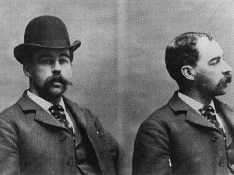 هنري هوارد: يعد هذا الطبيب واحدًا من أوائل السفاحين الأمريكيين، واعترف بارتكابه 27 جريمة قتل، وقد أعدم في 1896، آخر كلماته "خذ وقتك.. أتقن عملك".