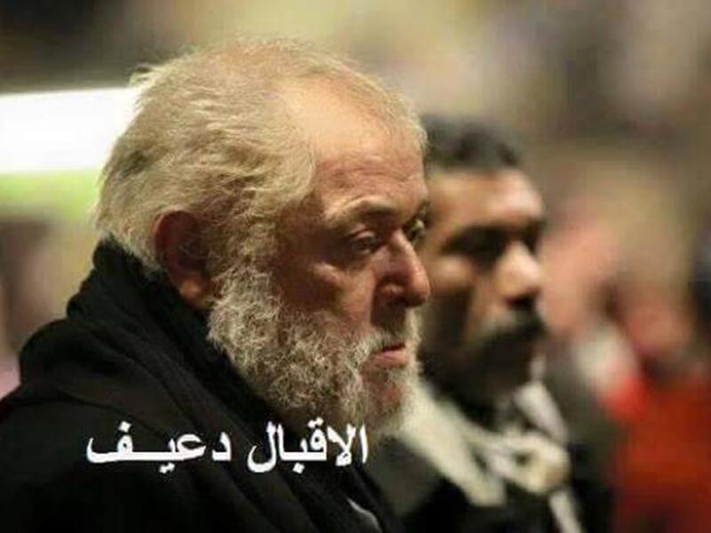 صورة ساخرة أخرى تظهر الفنان محمود عبدالعزيز من احد أفلامه وكتب أسفلها بسخرية الإقبال دعيف.!