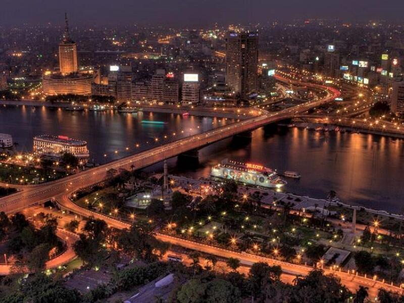 كانت وصية الدكتور أحمد زويل، بأن يدفن فى مصر وليس في الولايات المتحدة الأمريكية التي عاش فيها. وتمنى زويل قبل وفاته هو أن يرى مصر من الدول المتقدمة علميًا قبل وفاته.