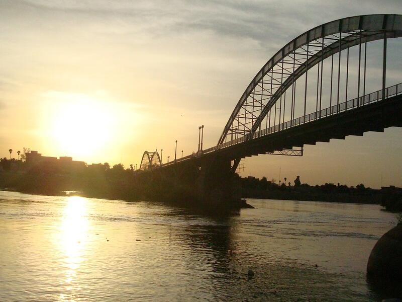 إقليم الأحواز العراقي - 53.5 درجة مئوية.
