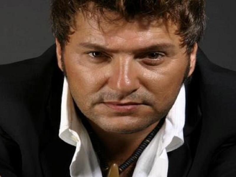 "علاء زلزلي" فنان لبناني متألق يتميز بأسلوبه الخاص في الأغاني والغناء، وقال أنه ليس غائباً فنياً الا أنه يفضل عدم الظهور الاعلامي بشكلٍ متكرر.
