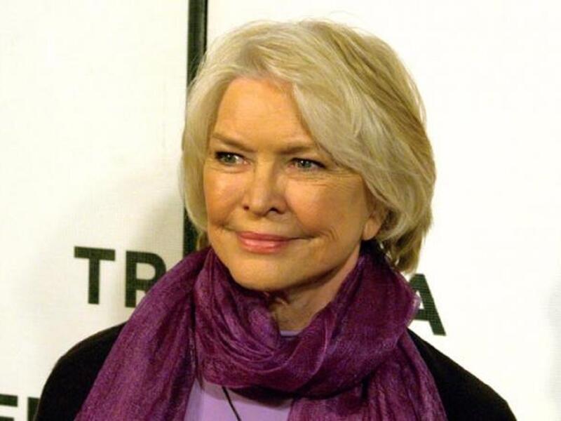 الين بورستين Ellen Burstyn : رغم نشأتها الكاثوليكية إلا أنها اعتنقت الاسلام في الثلاثينات من عمرها بعد سلسلة متاعب ومشكلات مرت بها في حياتها.
