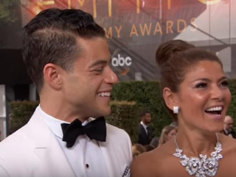 وصل رامي مالك الى السجادة الحمراء، برفقة فتاة سمراء لطيفة، ويبدو أن هذه ليست المرة الأولى التي يصطحب فيها مالك الفتاة التي اتضح أنها ابنة عمه، رغم أن اصطحاب شاب أعزب يتمتع بالشهرة لقريبته يعد أمراً غريباً في المجتمع الأميركي.