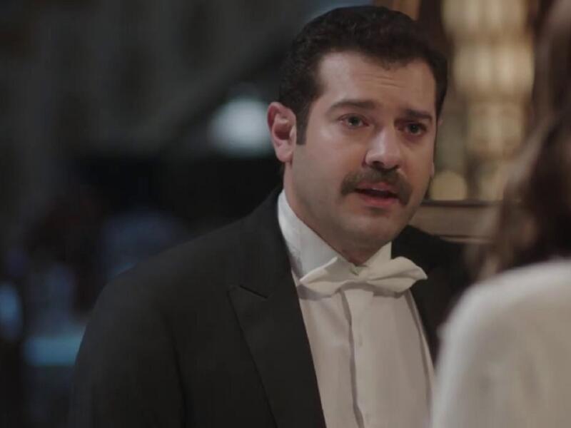 عمرو يوسف ممثل مصري من مواليد عام  1981، بدأ حياته في الإعلانات وكموديل في الأغاني المصورة، حتى قدمه نور الشريف للجمهور في مسلسل " الدالى "، ليصبح محطة انطلاقه الفنية لعالم النجومية. ويظهر الان في مسلسل "جراند أوتيل" لدراما رمضان 2016.