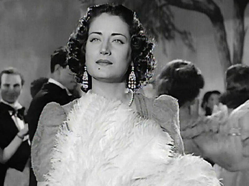 موت الفنانة اسمهان والذي وقع بعد أن فقد السائق السيطرة على السيارة فانحرفت وسقطت في الترعة،أما السائق فلم يصب بأذى واختفى بعد الحادثة، وظل السؤال عمن يقف وراء موتها. لكن أصابع الاتهام وجهت نحورالمخابرات البريطانية وإلى زوجهاالأول حسن الأطرش 