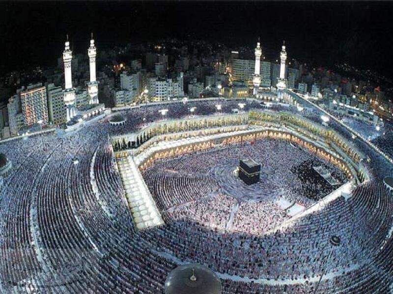 الهجرة إلى المدينة كانت واجبة على المسلمين، ونزلت الكثير من الآيات تحث المسلمين على الهجرة، حتى فتح مكة عام 8 هـ.