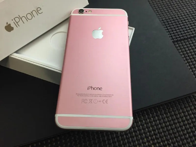 أعلنت شركة آبل عن هاتفها الذكي الجديد iPhone 6S في حدث خاص أقامته في مدينة سان فرانسيسكو، ويحمل iPhone 6S ايفون 6 اس تصميم مطابق للإصدار السابق ايفون 6 لكن مع بعض التحديثات ومجموعة جديدة من المميزات أبرزها ميزة حساسية الشاشة للضغط عليها 