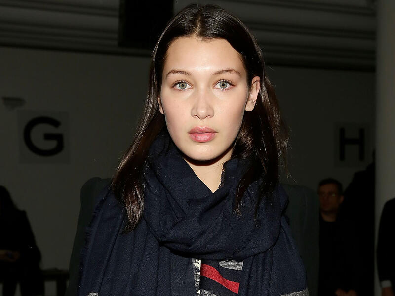 عارضة الأزياء بيلا محمد حديد من أصول فلسطينية وعائلة مسلمة
