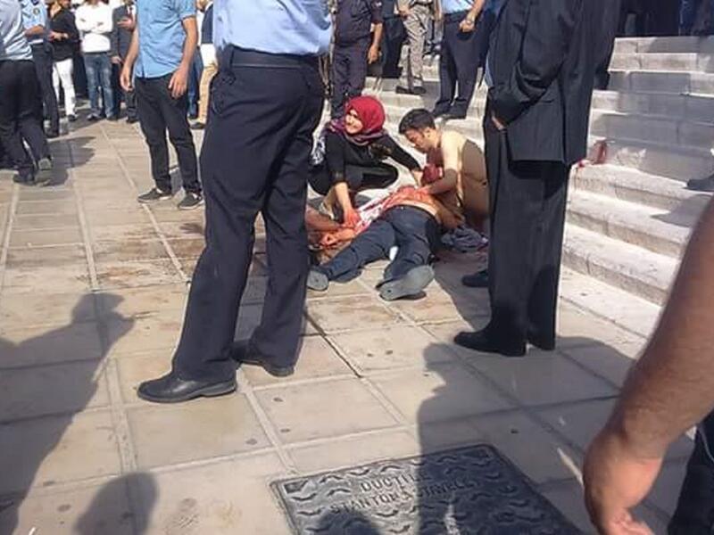 جريمة قتل الكاتب ناهض حتر أمام قصر العدل وسط عمان بينما كان يهم بدخول البوابة الرئيسية للمحكمة، لحضور جلسة محاكمته بعد نحو أسبوعين على إطلاق سراحه بكفالة مالية إثر نشره كاركاتير على صفحته في الفيسبوك "يمس الذات الإلهية".  أثارت ضجة وجدلاً محلياً ودوليا 