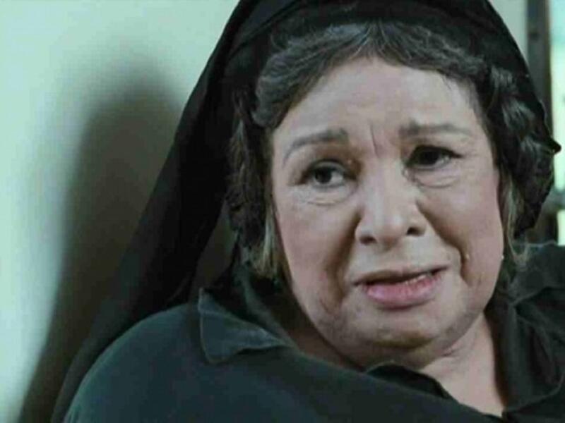 موقفها مع أحمد بدير: حين سافر إلى لندن لإجراء عملية بالأحبال الصوتية، اتصلت مختار ببنات بدير وأخبرتهن أن أباهن ترك معها نقودًا لهن، وتبين أنه لم يعطها أي شيء ولم يعلم إلا من بناته حين عاد.