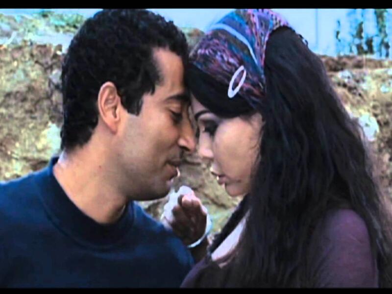 	قبلة هيفا وهبي في فيلمها الأول “دكان شحادة” مع الفنان عمرو سعد. وقالت هيفاء أنّ مشهد القبلة سبّب لها مشكلة مع زوجها.