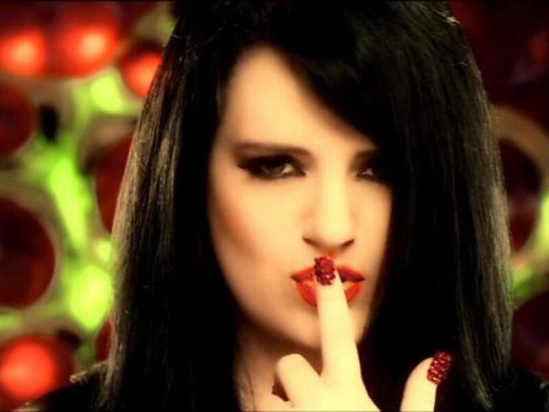 كلودا الشمالي مغنية لبنانية. تعود انطلاقتها في تسعينيات. شاركت في برنامج ستديو الفن عن فئة الأغنية الشعبية عام 1992 ، اشتهرت بأغانيها الشعبية وصوتها الجبلي وكانت الطبلة مرافقة لها في معظم أغانيها وحفلاتها. وفي اخر تصريح لها قالت "لم افكر يوما باعتزال الفن".