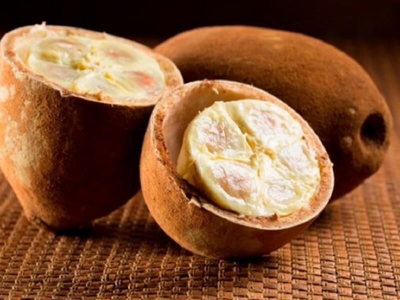 فاكهة كوبواسو: وجدت في جميع أنحاء حوض الأمازون، وغالبا ما يتم استخدام لب هذه الفاكهة العطرة في الحلويات بسبب نكهة الشوكولاتة والأناناس اللذيذة.
